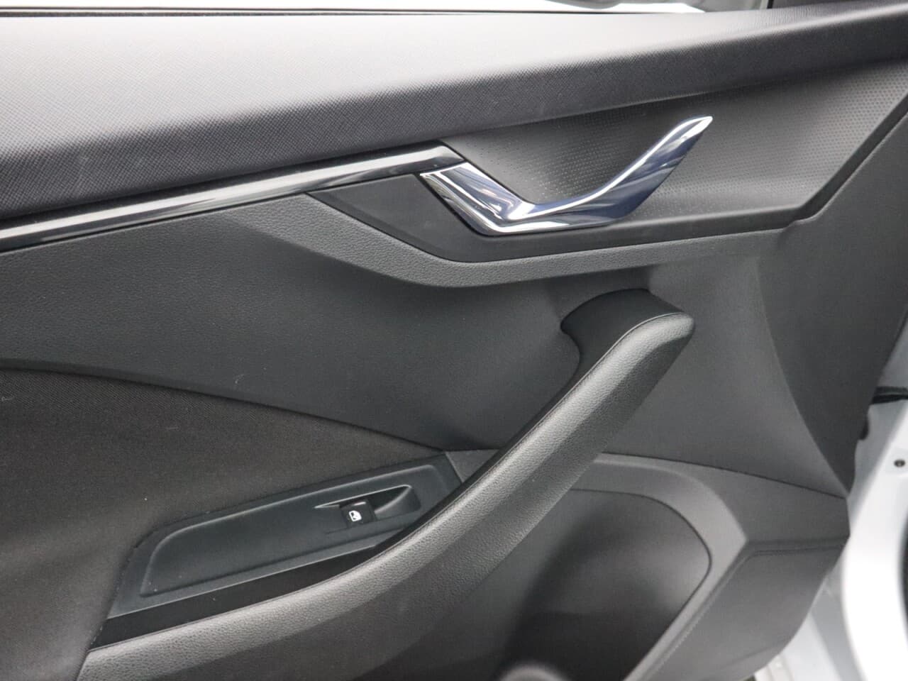 Skoda Kamiq 1.0 TSI SE — image 38