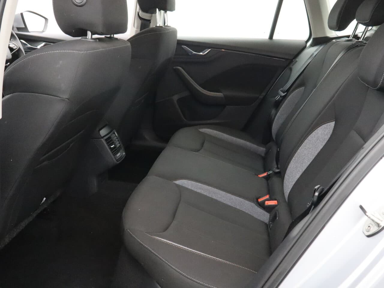 Skoda Kamiq 1.0 TSI SE — image 41