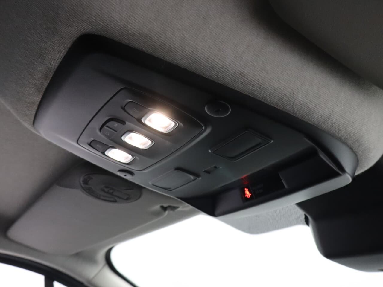 Renault Trafic 2.0 dCi Blue SL28 Sport — image 31