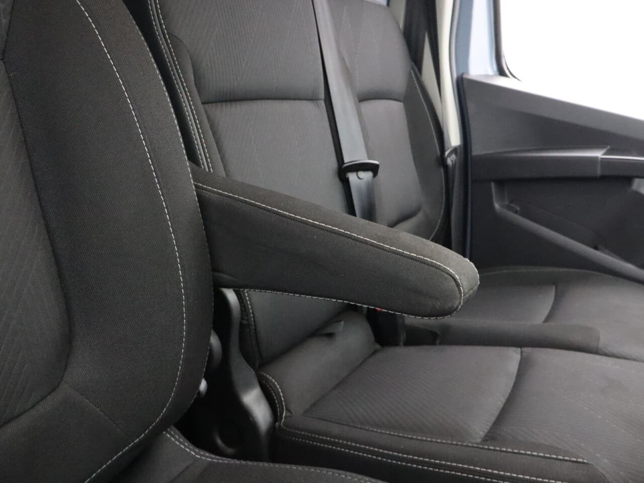 Renault Trafic 2.0 dCi Blue SL28 Sport — image 33