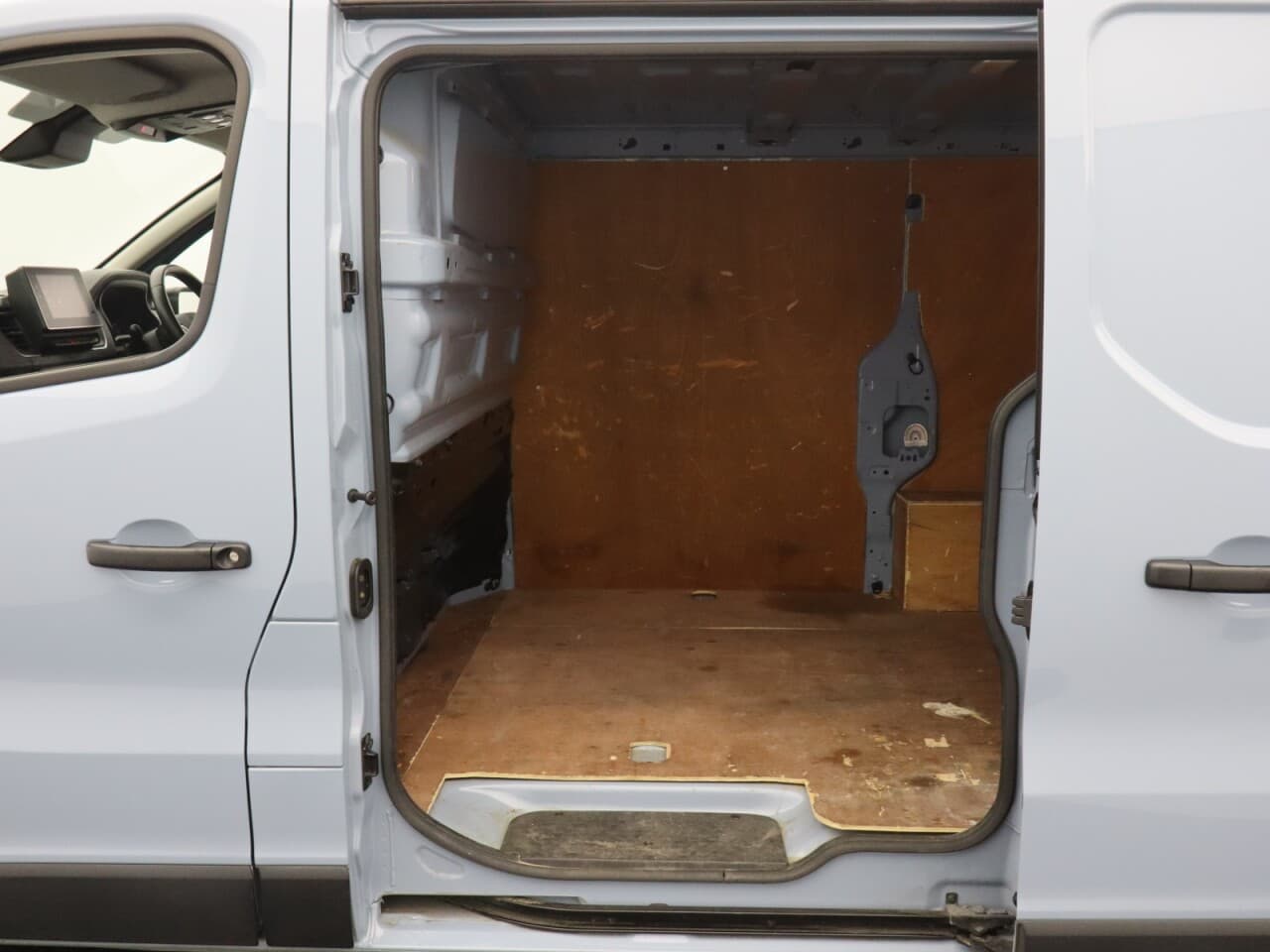 Renault Trafic 2.0 dCi Blue SL28 Sport — image 43