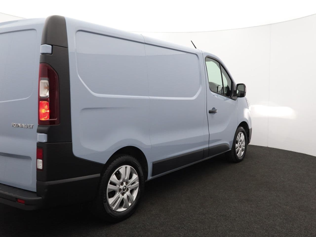 Renault Trafic 2.0 dCi Blue SL28 Sport — image 11