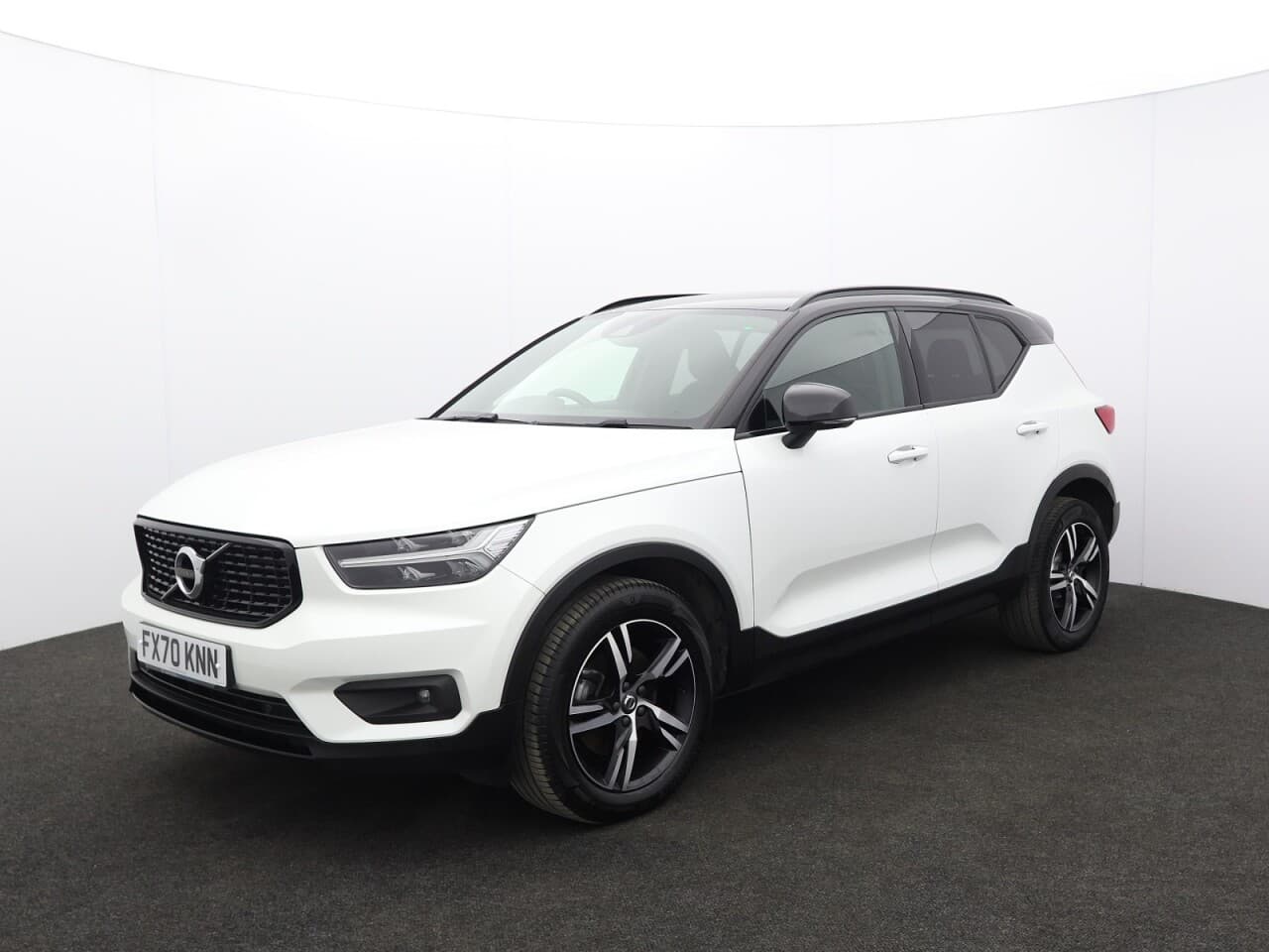 Volvo XC40 2.0 B4 MHEV R-Design — image 5