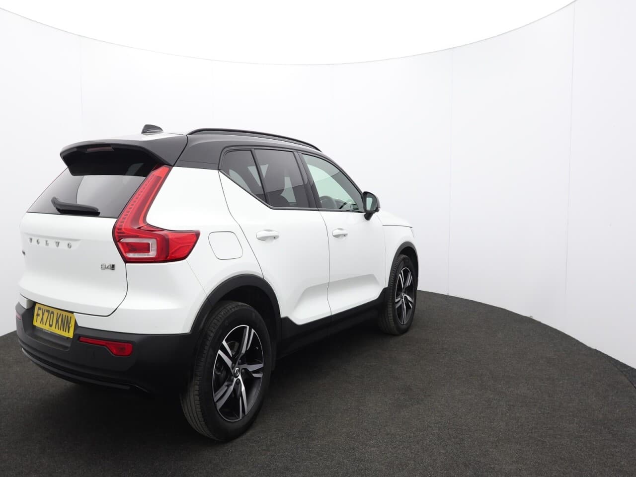 Volvo XC40 2.0 B4 MHEV R-Design — image 10