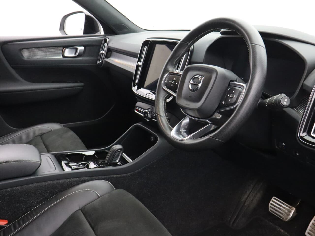 Volvo XC40 2.0 B4 MHEV R-Design — image 12