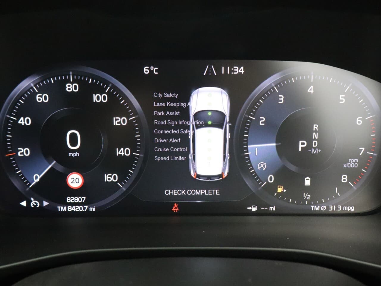 Volvo XC40 2.0 B4 MHEV R-Design — image 18