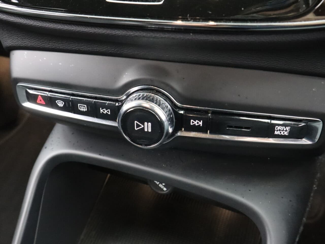 Volvo XC40 2.0 B4 MHEV R-Design — image 27