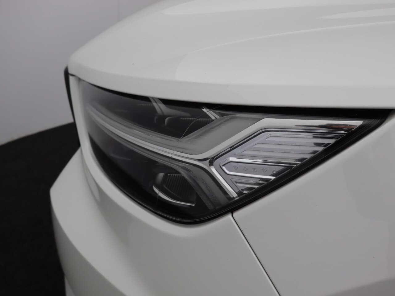 Volvo XC40 2.0 B4 MHEV R-Design — image 37