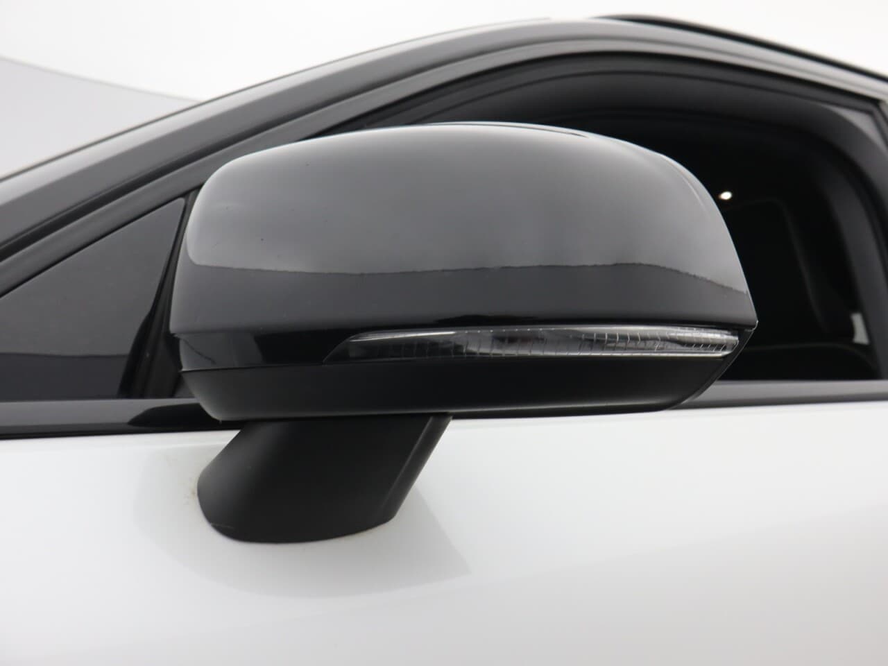 Volvo XC40 2.0 B4 MHEV R-Design — image 39