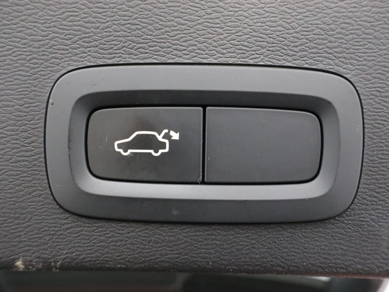 Volvo XC40 2.0 B4 MHEV R-Design — image 43