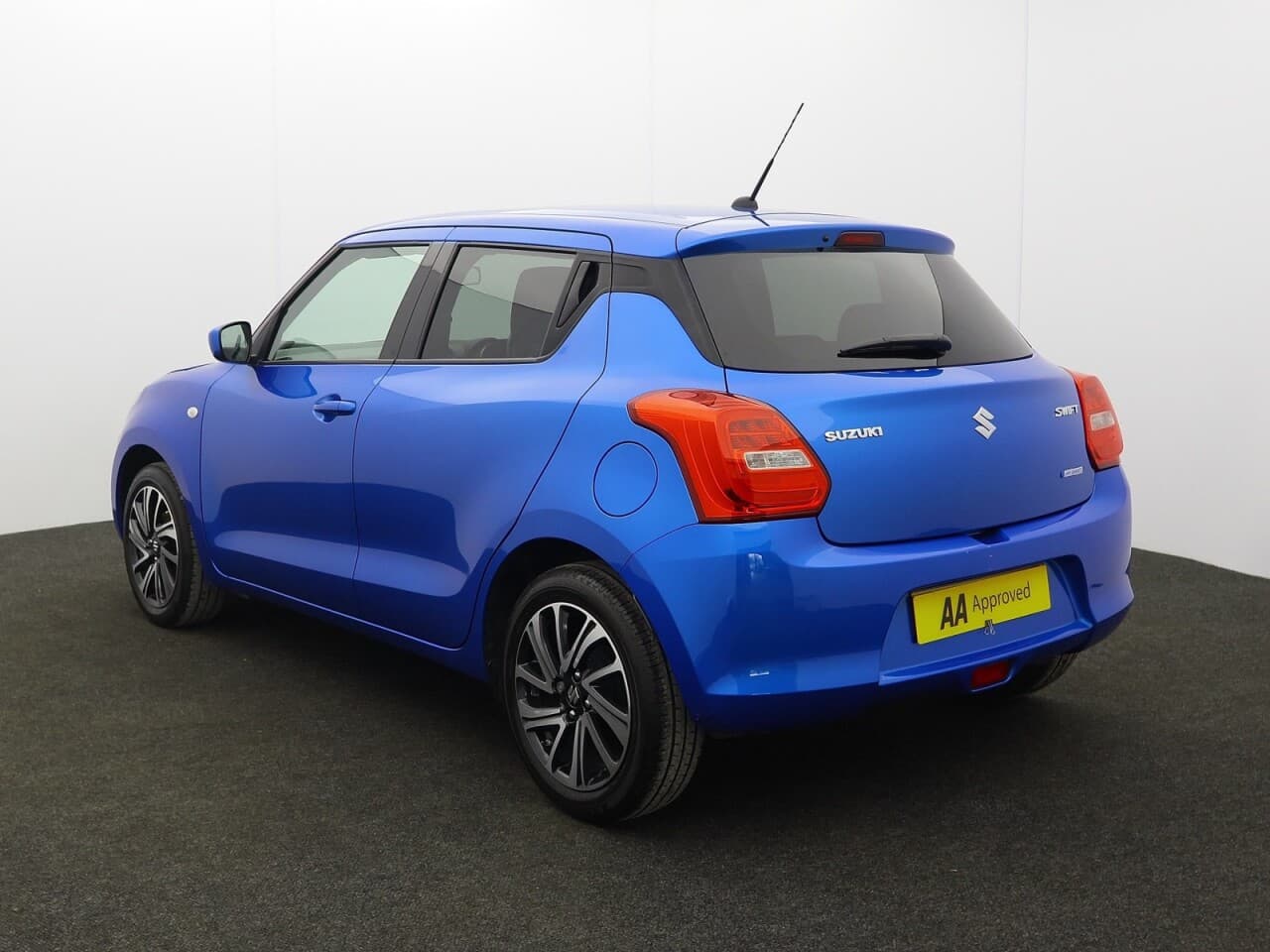 Suzuki Swift 1.2 Dualjet MHEV SZ-L — image 8