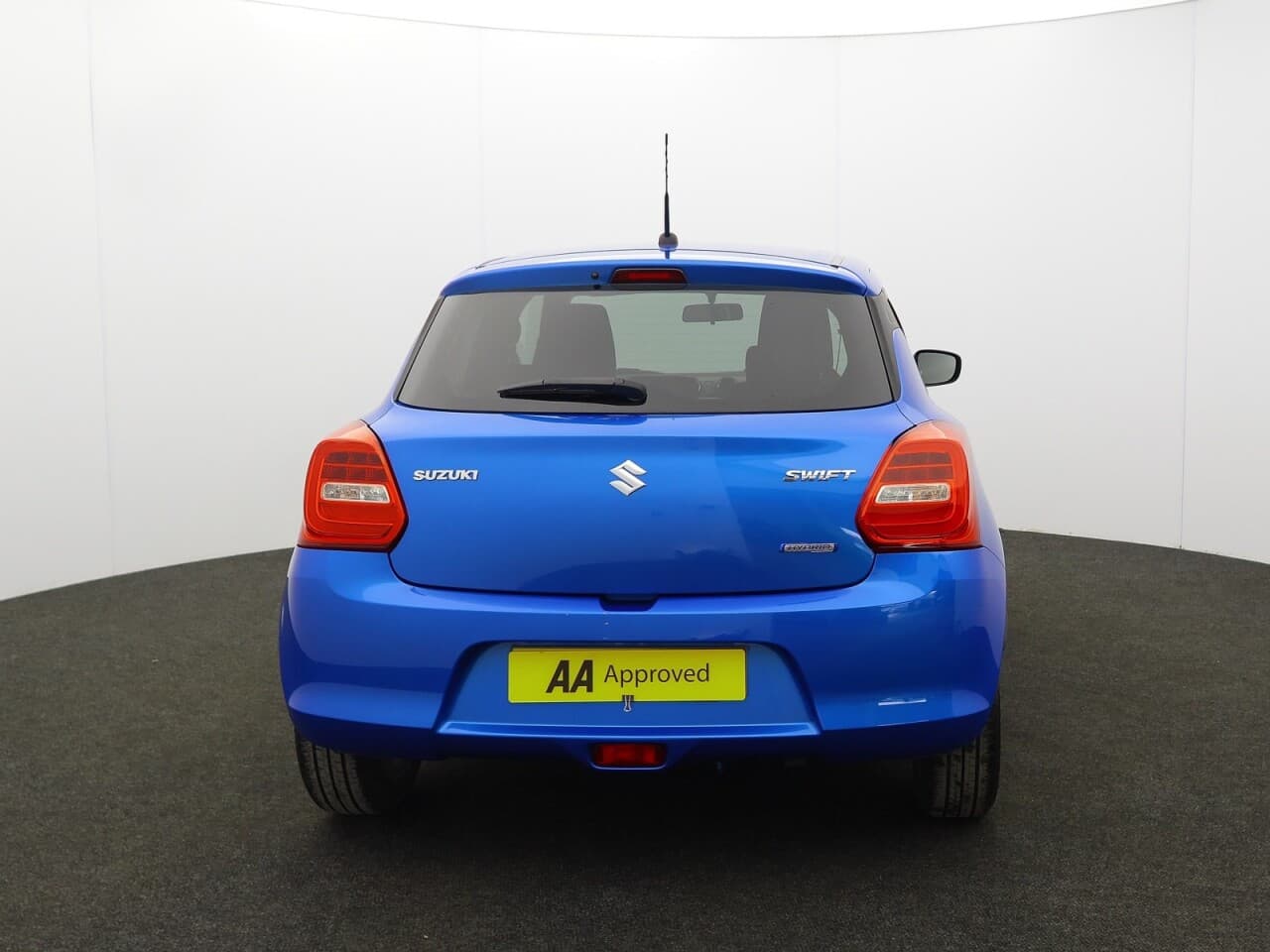 Suzuki Swift 1.2 Dualjet MHEV SZ-L — image 9