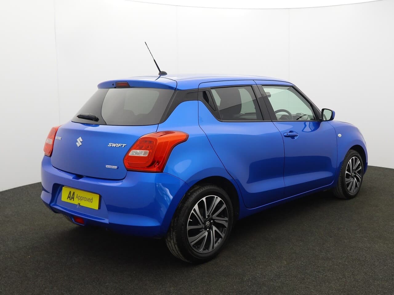 Suzuki Swift 1.2 Dualjet MHEV SZ-L — image 10
