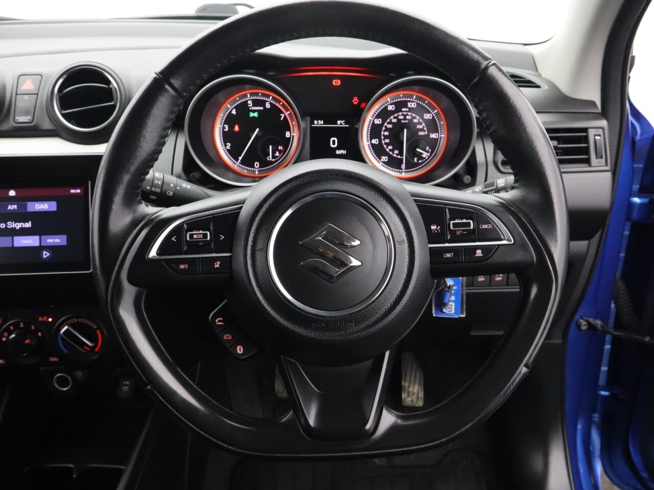Suzuki Swift 1.2 Dualjet MHEV SZ-L — image 16