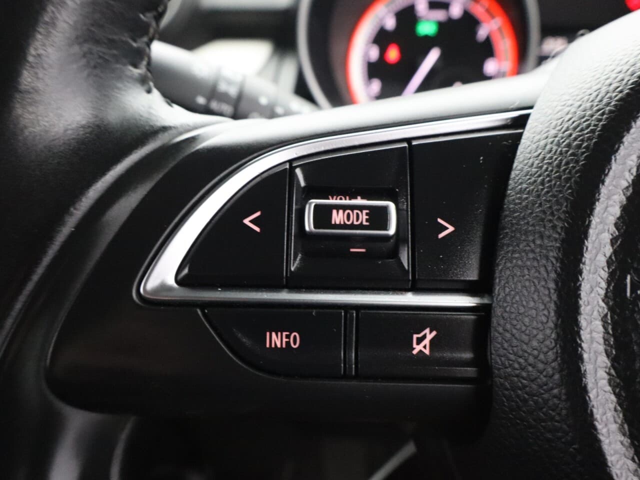 Suzuki Swift 1.2 Dualjet MHEV SZ-L — image 17