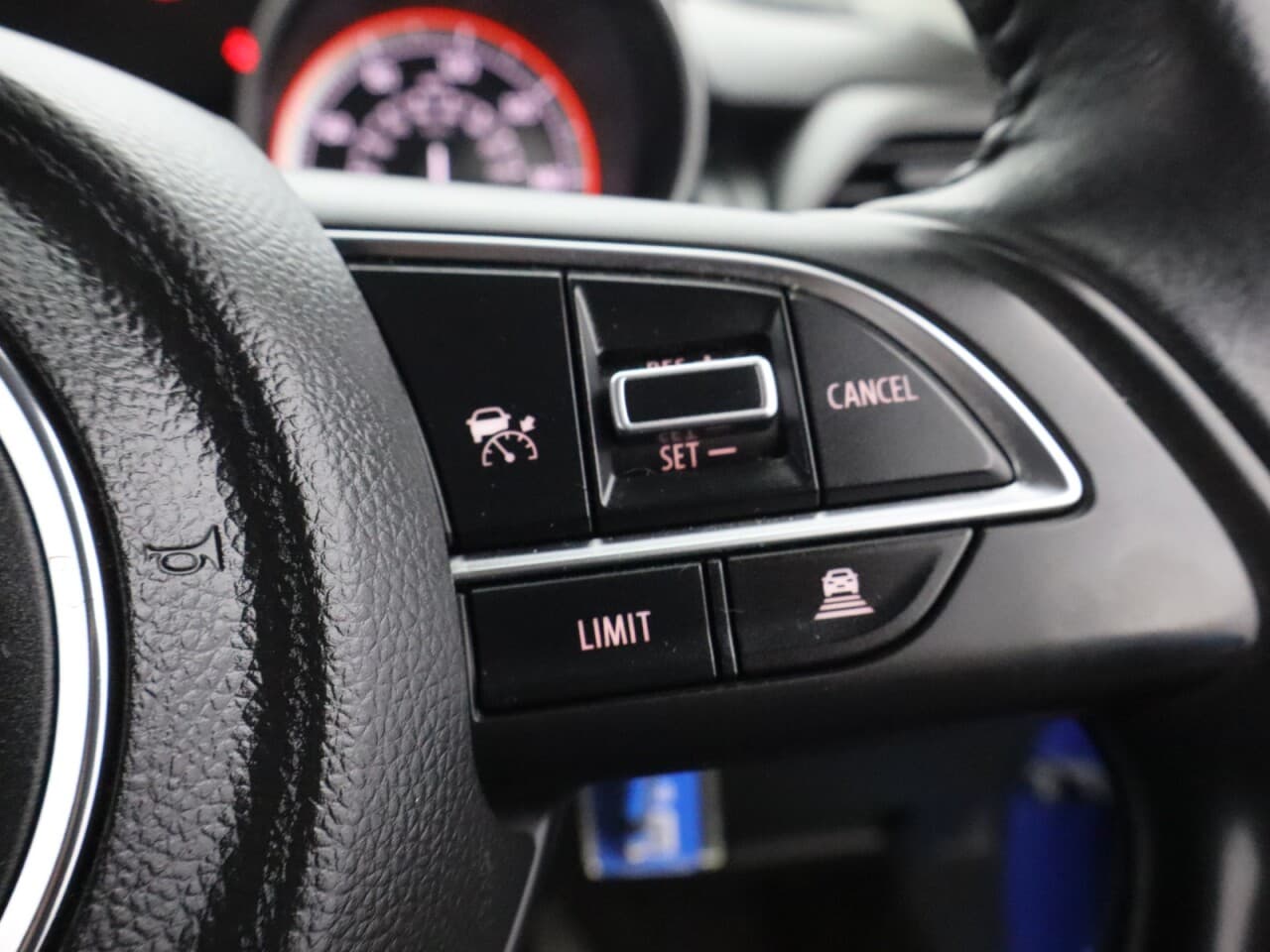 Suzuki Swift 1.2 Dualjet MHEV SZ-L — image 20