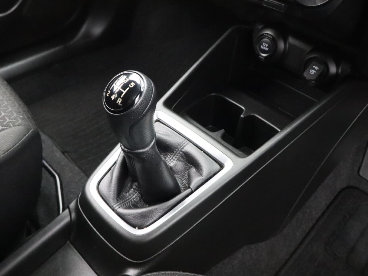Suzuki Swift 1.2 Dualjet MHEV SZ-L — image 27