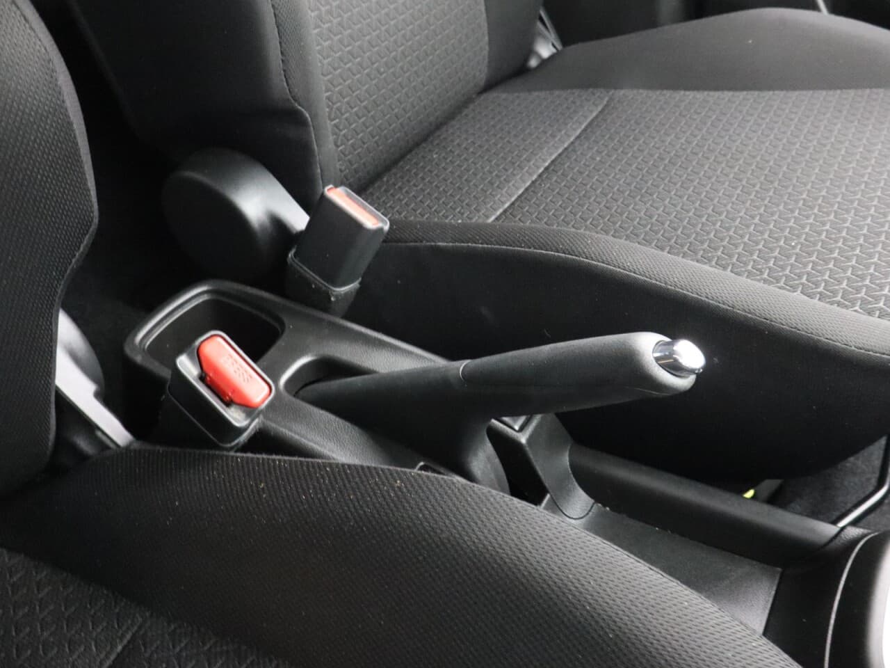 Suzuki Swift 1.2 Dualjet MHEV SZ-L — image 28