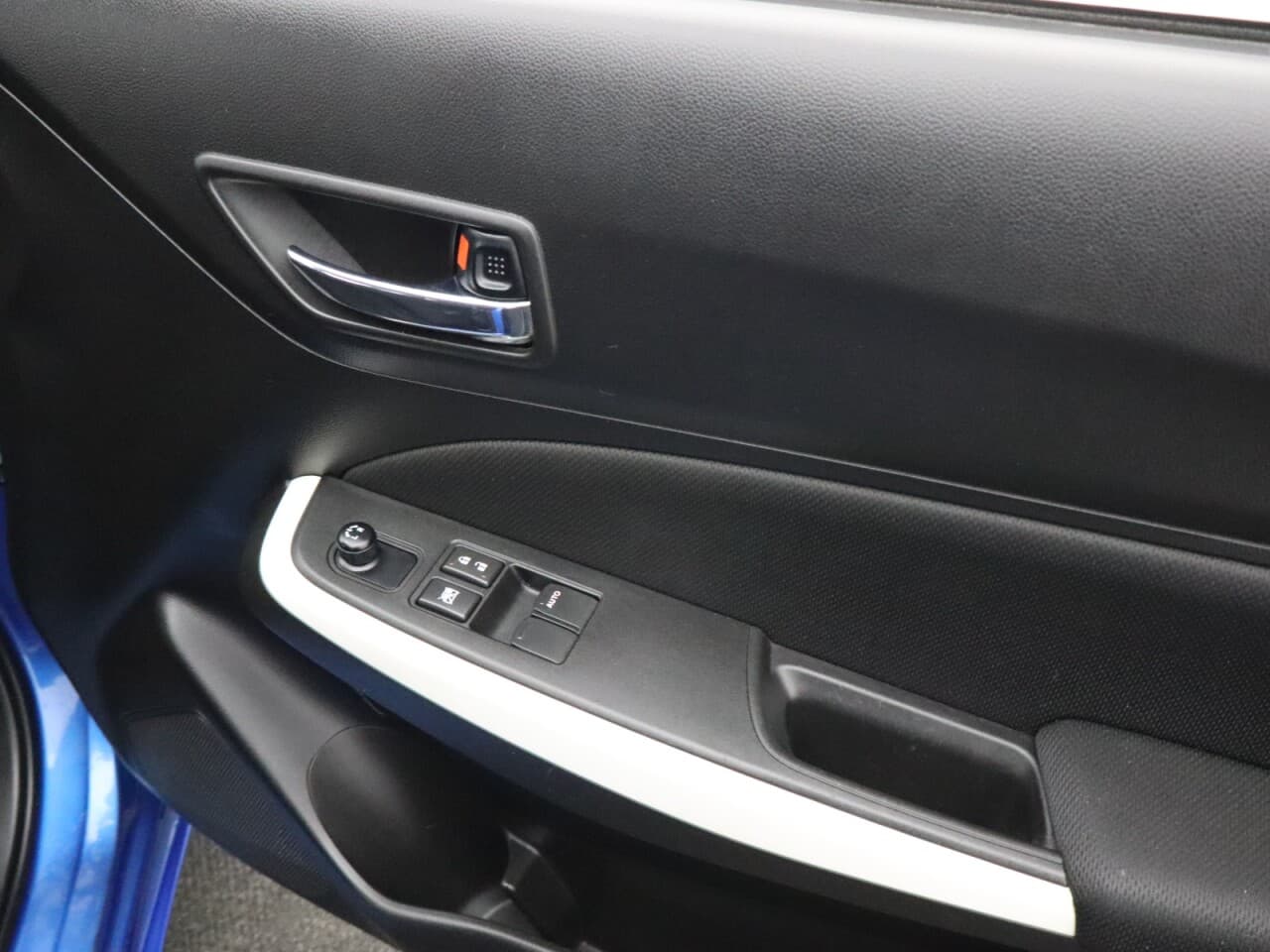 Suzuki Swift 1.2 Dualjet MHEV SZ-L — image 29