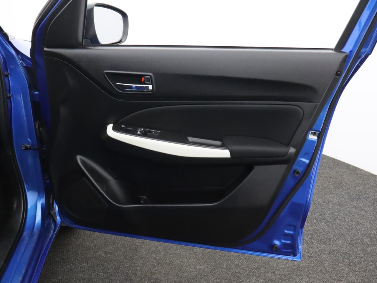 Suzuki Swift 1.2 Dualjet MHEV SZ-L — image 30