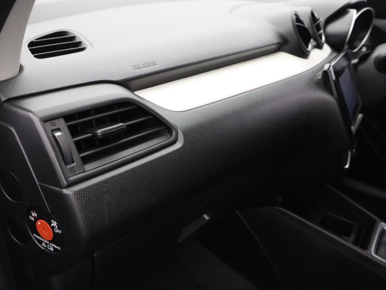 Suzuki Swift 1.2 Dualjet MHEV SZ-L — image 33