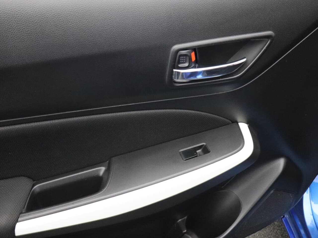 Suzuki Swift 1.2 Dualjet MHEV SZ-L — image 35