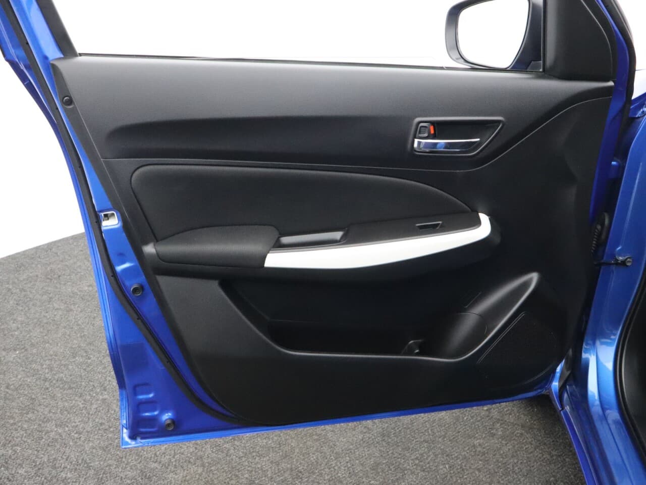 Suzuki Swift 1.2 Dualjet MHEV SZ-L — image 36