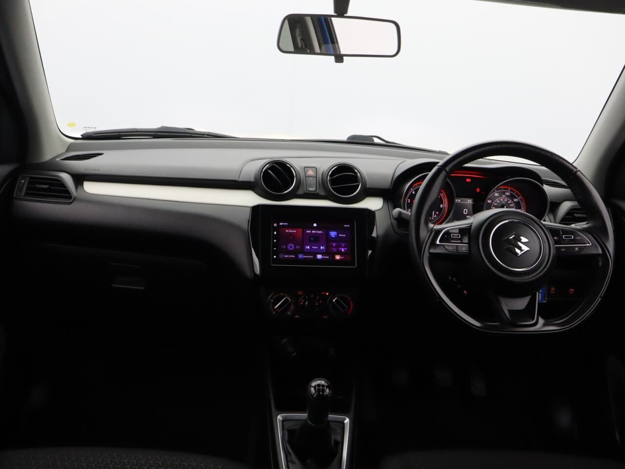 Suzuki Swift 1.2 Dualjet MHEV SZ-L — image 37