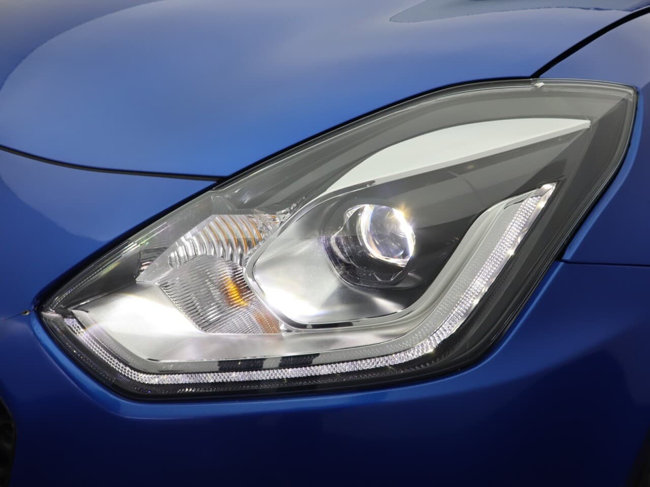 Suzuki Swift 1.2 Dualjet MHEV SZ-L — image 46
