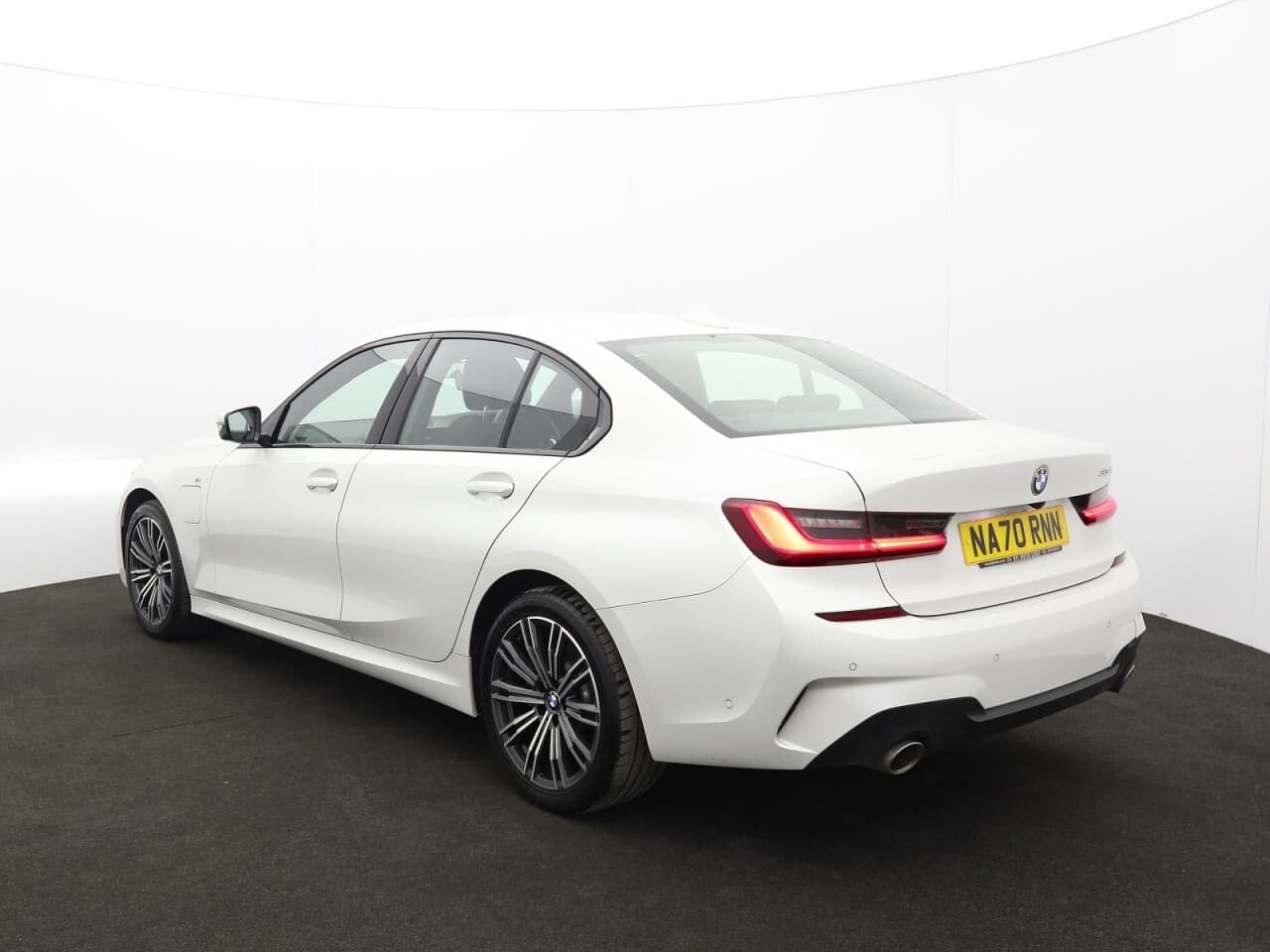 BMW 3 Series 2.0 330e 12kWh M Sport — image 9