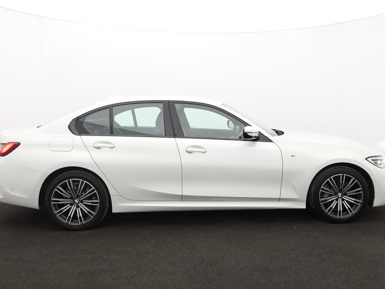 BMW 3 Series 2.0 330e 12kWh M Sport — image 12