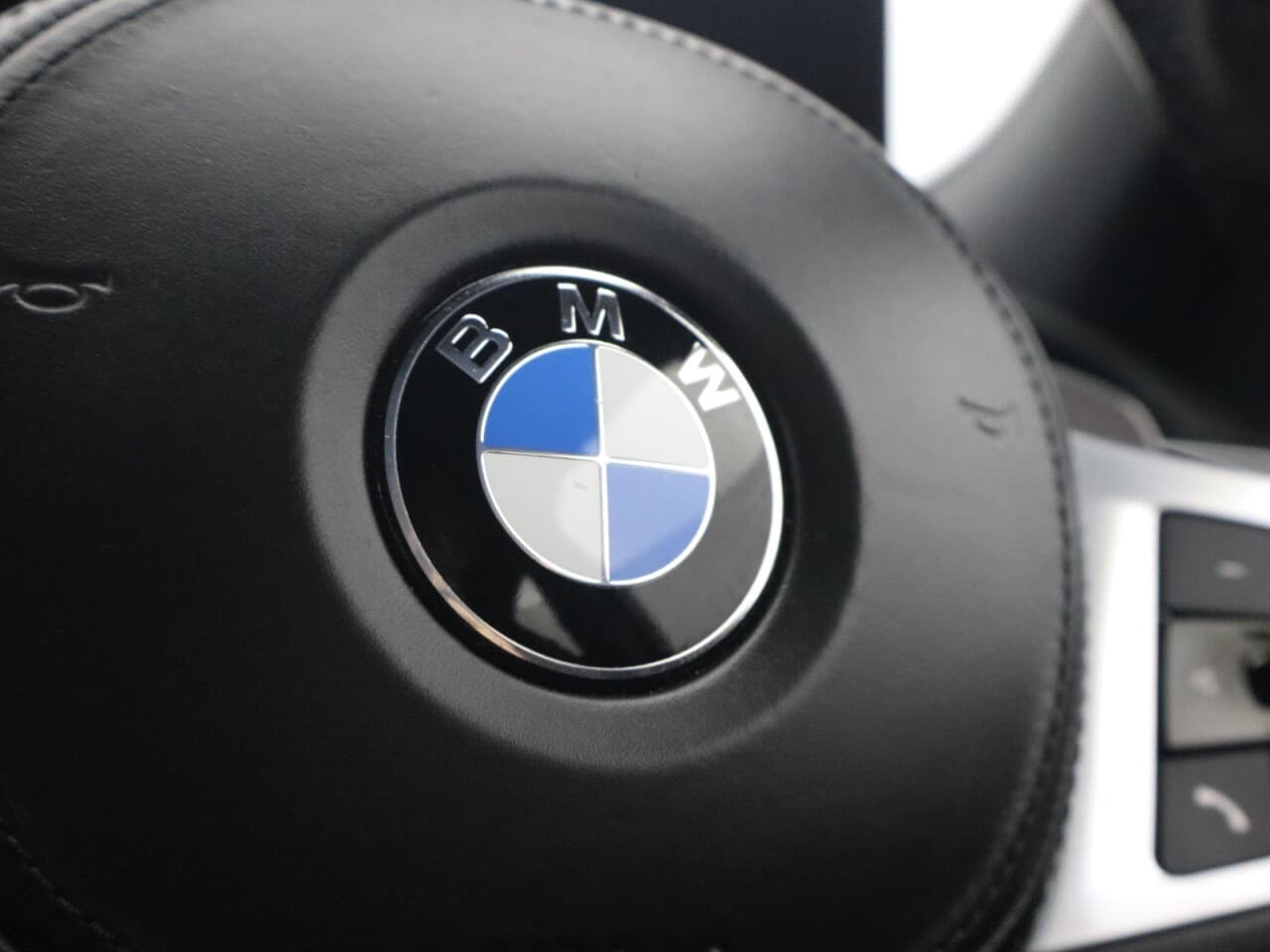 BMW 3 Series 2.0 330e 12kWh M Sport — image 19