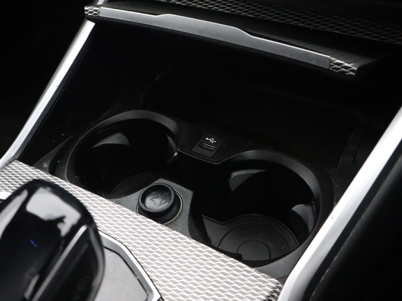 BMW 3 Series 2.0 330e 12kWh M Sport — image 33