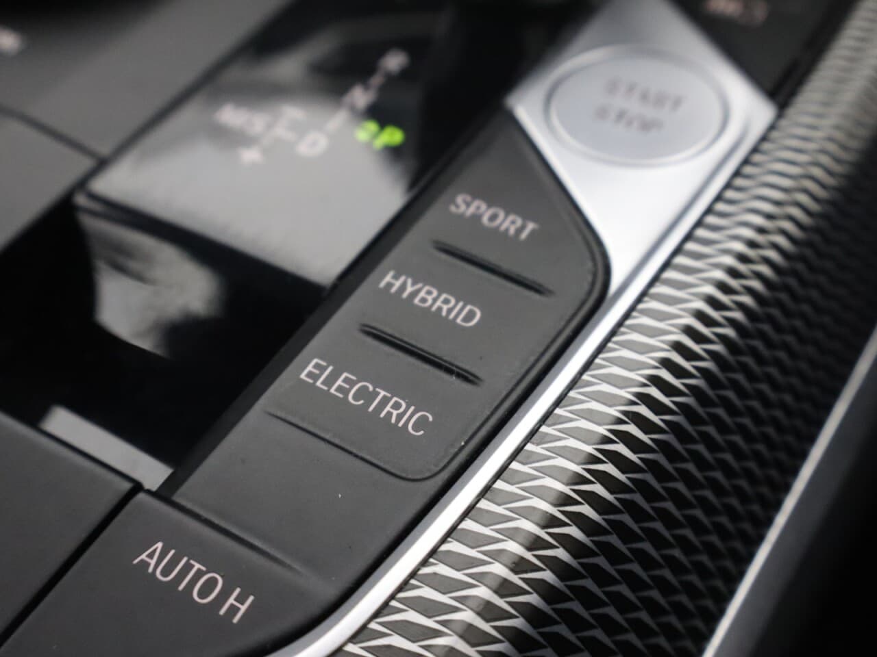 BMW 3 Series 2.0 330e 12kWh M Sport — image 30