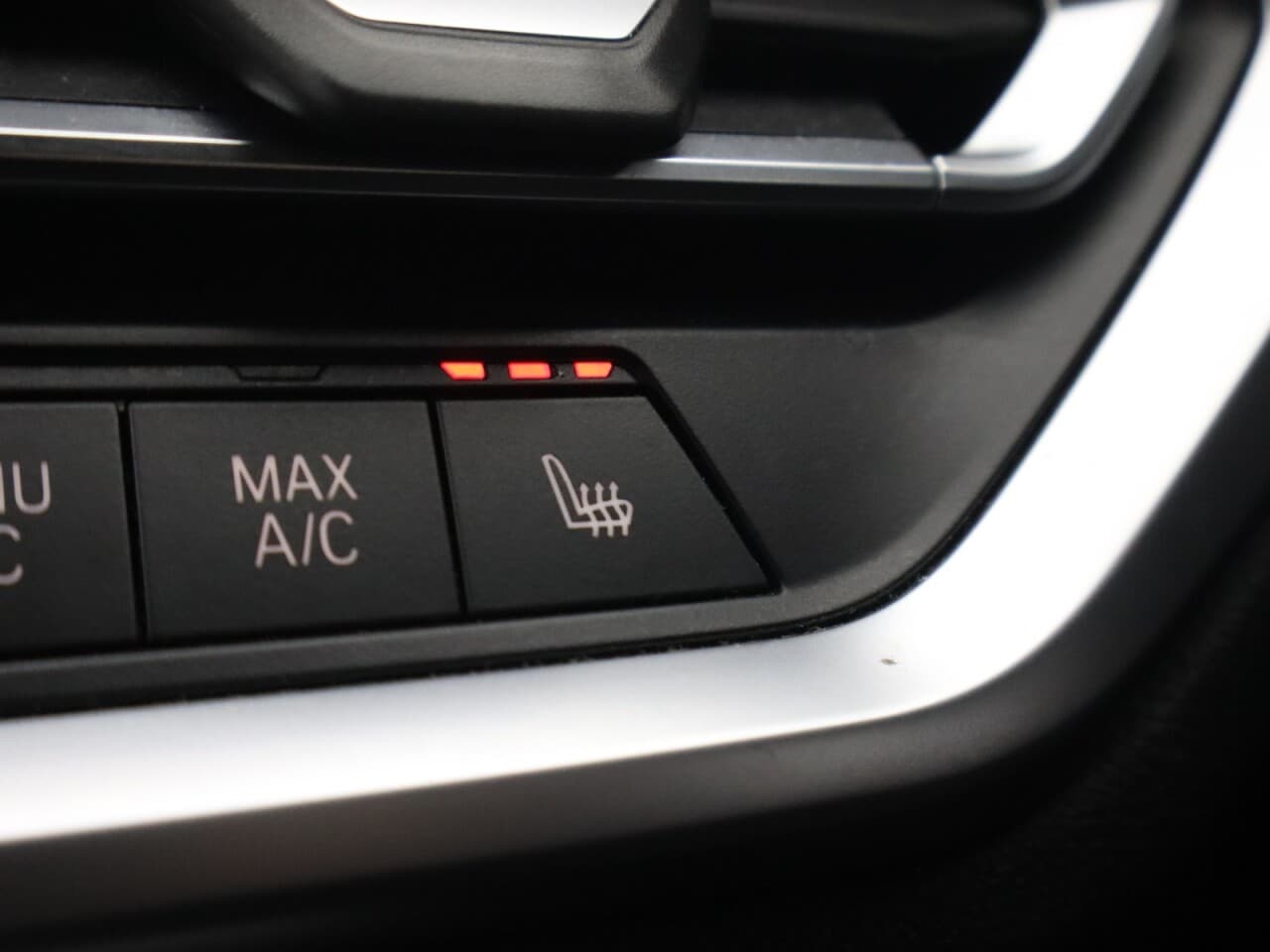 BMW 3 Series 2.0 330e 12kWh M Sport — image 24