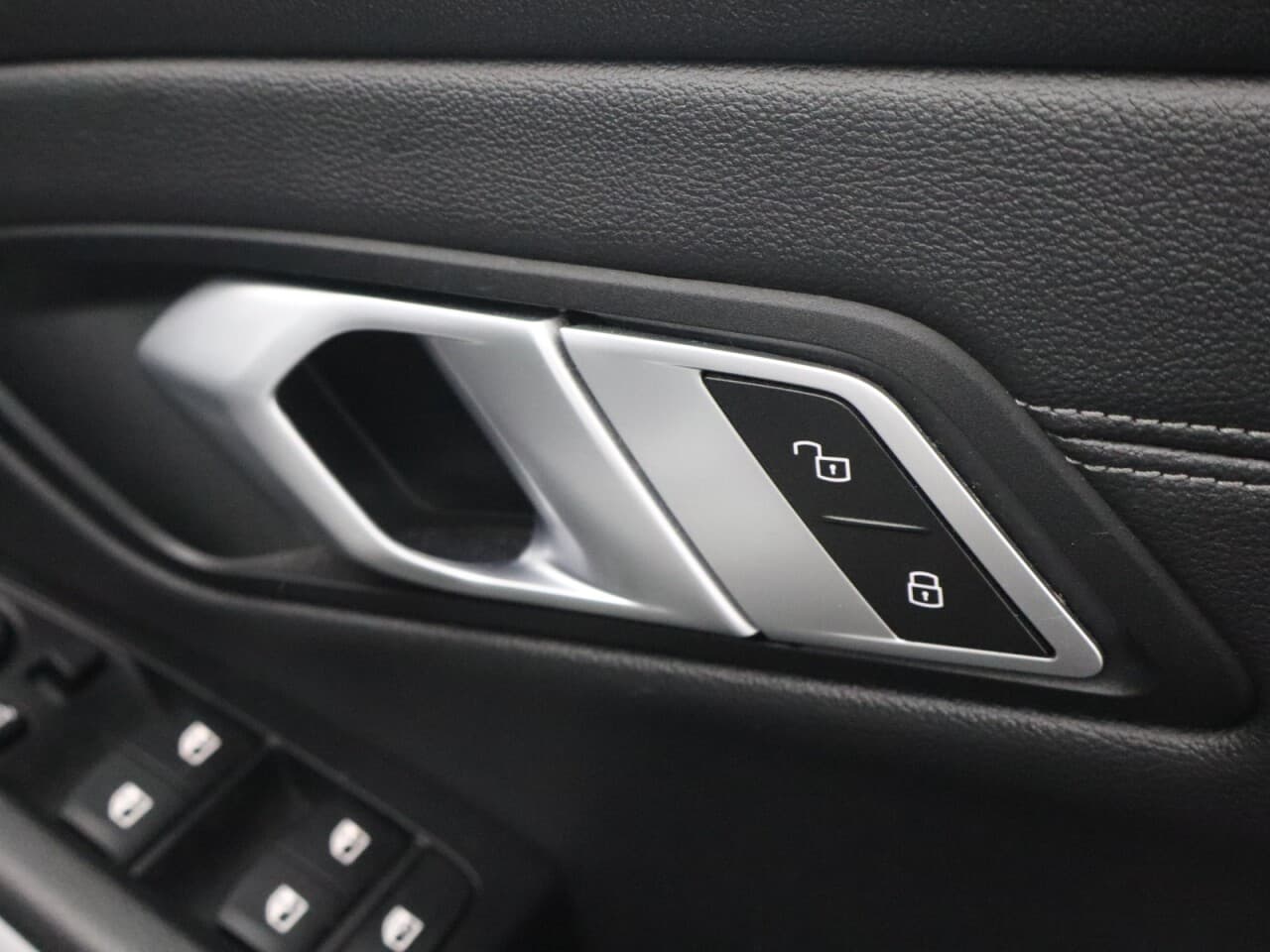 BMW 3 Series 2.0 330e 12kWh M Sport — image 57