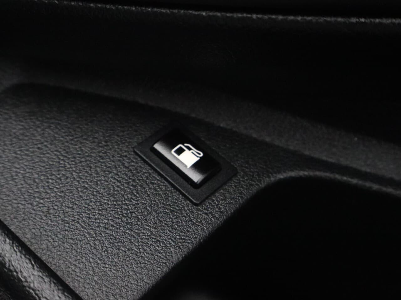 BMW 3 Series 2.0 330e 12kWh M Sport — image 58