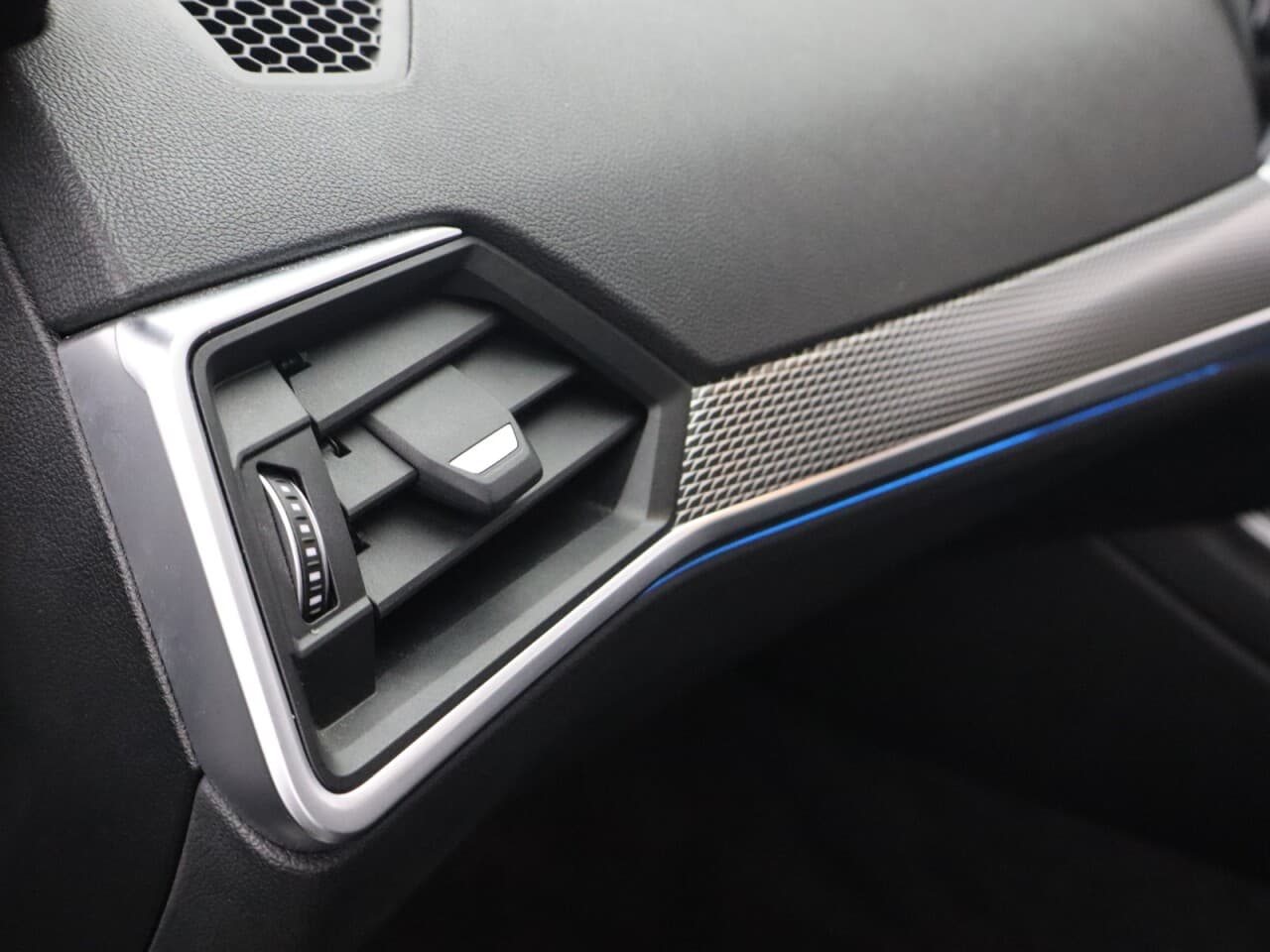 BMW 3 Series 2.0 330e 12kWh M Sport — image 49