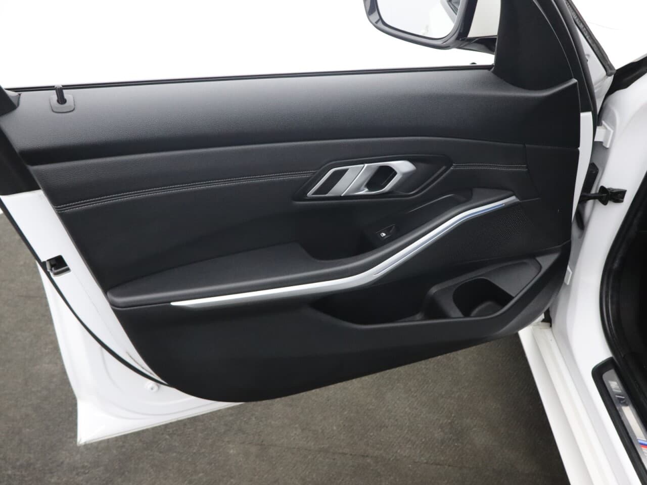 BMW 3 Series 2.0 330e 12kWh M Sport — image 60