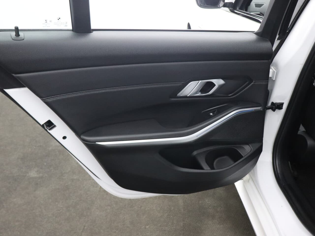 BMW 3 Series 2.0 330e 12kWh M Sport — image 61