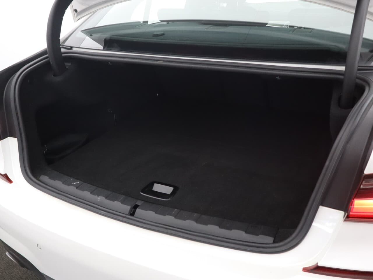 BMW 3 Series 2.0 330e 12kWh M Sport — image 53