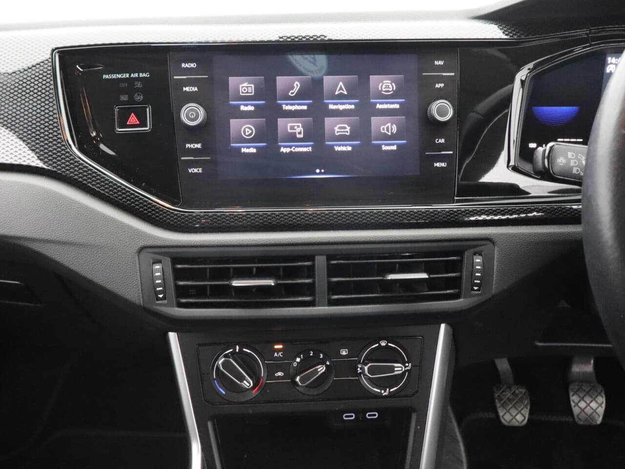 Volkswagen Polo 1.0 TSI Life — image 22