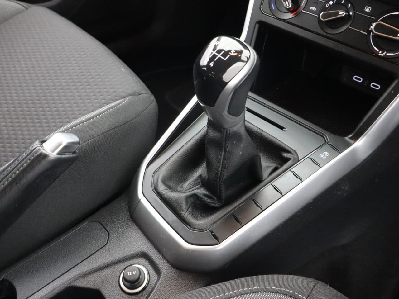 Volkswagen Polo 1.0 TSI Life — image 28