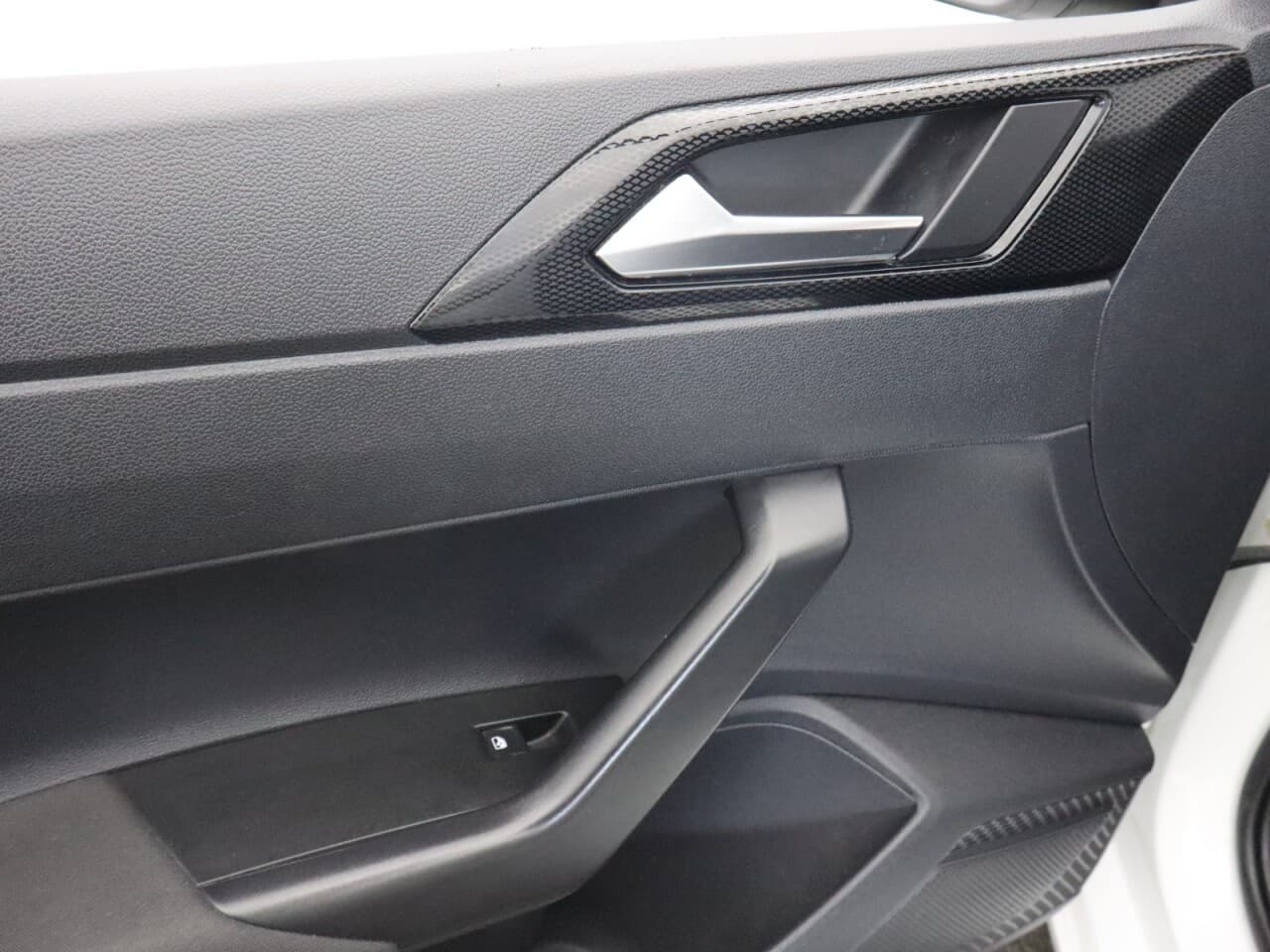 Volkswagen Polo 1.0 TSI Life — image 37