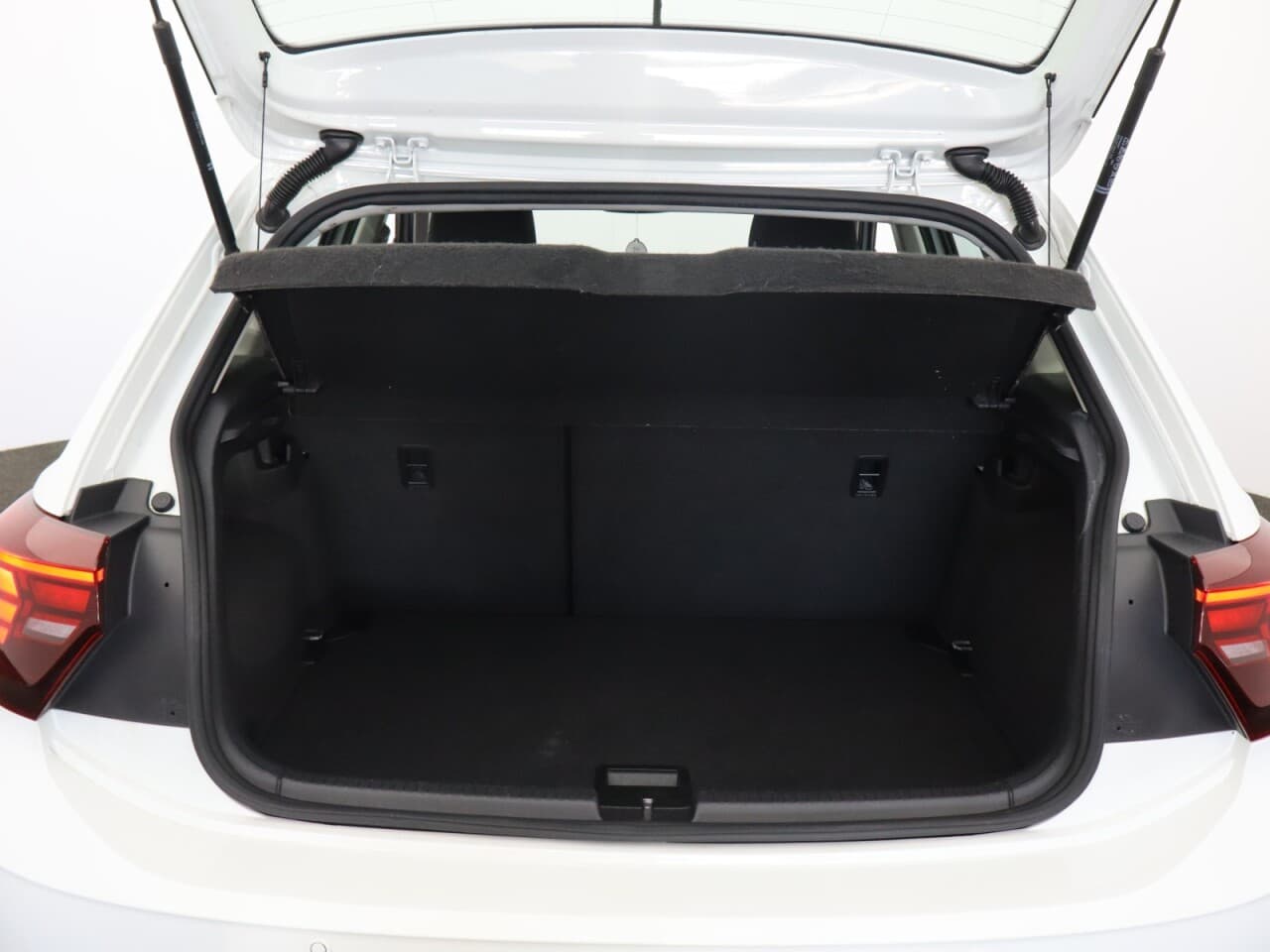 Volkswagen Polo 1.0 TSI Life — image 46