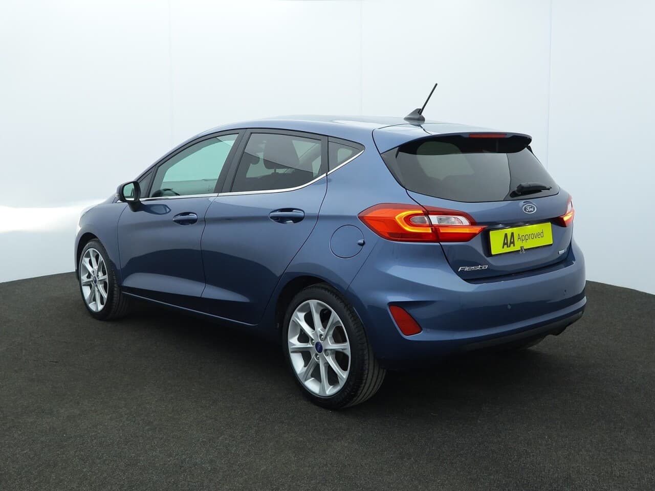 Ford Fiesta 1.0T EcoBoost MHEV Titanium X — image 9