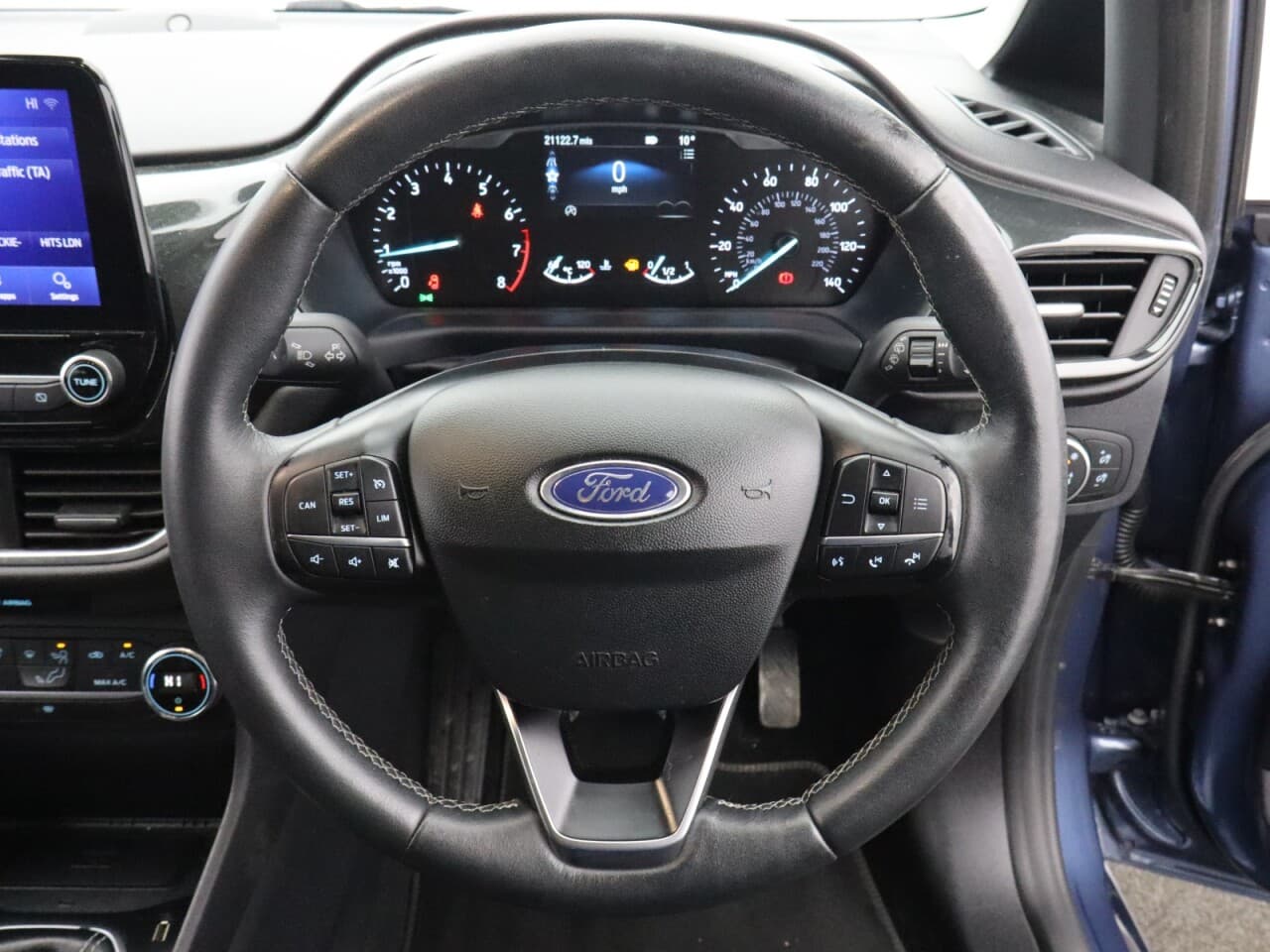 Ford Fiesta 1.0T EcoBoost MHEV Titanium X — image 17