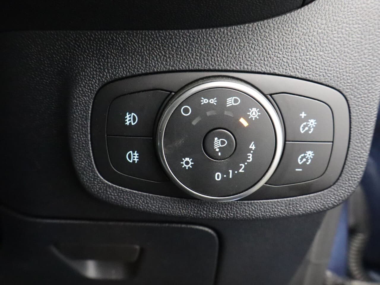 Ford Fiesta 1.0T EcoBoost MHEV Titanium X — image 21