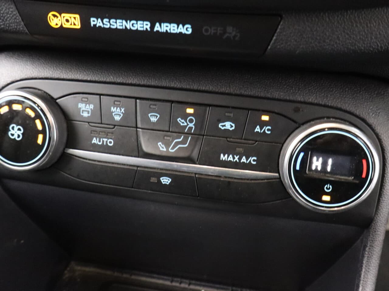 Ford Fiesta 1.0T EcoBoost MHEV Titanium X — image 23