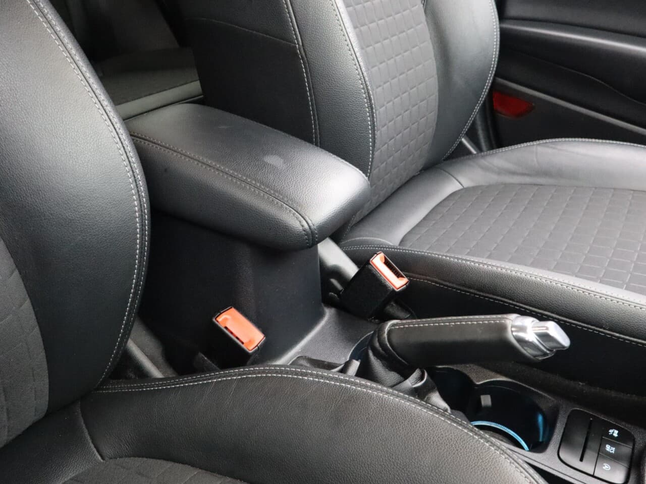 Ford Fiesta 1.0T EcoBoost MHEV Titanium X — image 30